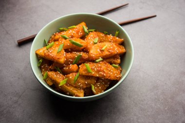 Çıtır Bal Biberli Patates Hint Çin mutfağından süper bağımlılık yapan bir aperatiftir.