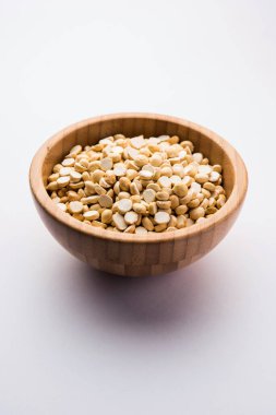 Kızarmış Split Nohut Daliya / Dalia veya Chana Dal, Hindistan 'da popüler sağlıklı bir yol kenarı atıştırmalığıdır.