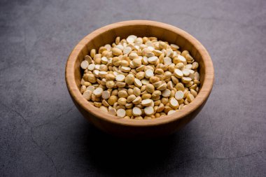 Kızarmış Split Nohut Daliya / Dalia veya Chana Dal, Hindistan 'da popüler sağlıklı bir yol kenarı atıştırmalığıdır.