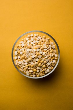 Kızarmış Split Nohut Daliya / Dalia veya Chana Dal, Hindistan 'da popüler sağlıklı bir yol kenarı atıştırmalığıdır.