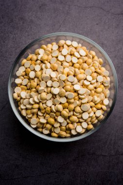 Kızarmış Split Nohut Daliya / Dalia veya Chana Dal, Hindistan 'da popüler sağlıklı bir yol kenarı atıştırmalığıdır.