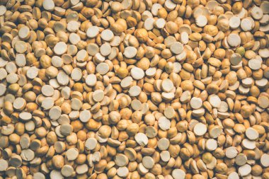 Kızarmış Split Nohut Daliya / Dalia veya Chana Dal, Hindistan 'da popüler sağlıklı bir yol kenarı atıştırmalığıdır.