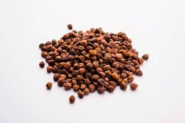 Siyah Bezelye ya da Kala Chana bir kasede, seçici bir odak