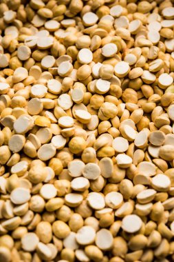 Kızarmış Split Nohut Daliya / Dalia veya Chana Dal, Hindistan 'da popüler sağlıklı bir yol kenarı atıştırmalığıdır.