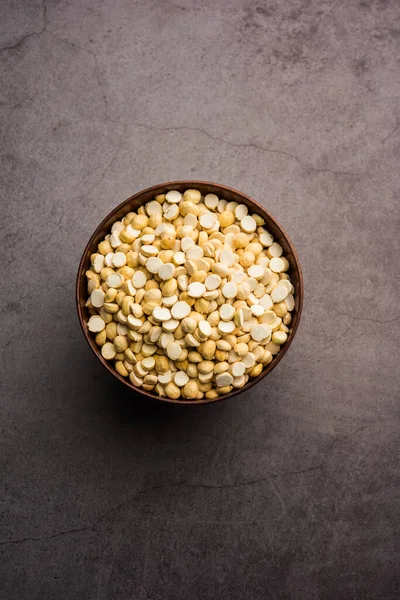 Kızarmış Split Nohut Daliya / Dalia veya Chana Dal, Hindistan 'da popüler sağlıklı bir yol kenarı atıştırmalığıdır.