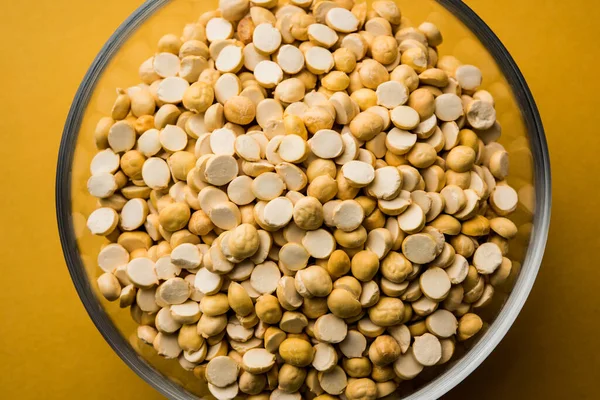 Kızarmış Split Nohut Daliya / Dalia veya Chana Dal, Hindistan 'da popüler sağlıklı bir yol kenarı atıştırmalığıdır.