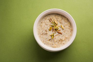 Daliya kheer ya da Dalia Payasam - Hindistan usulü pişmiş buğday ve sütlü lapa