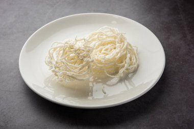 Kurdai, Kurdayi veya Kurdayee, buğday / gehu kullanılarak yapılan bir kızarmış yemektir. seçici odak