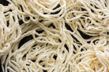 Kurdai, Kurdayi veya Kurdayee, buğday / gehu kullanılarak yapılan bir kızarmış yemektir. seçici odak