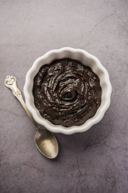 Chyawanprash ya da Chyavanprash, Hindistan 'ın Ayurvedic bağışıklık güçlendiricisinin mineraller ve besin zengini otlardan oluşan bir karışımıdır.