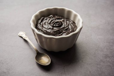 Chyawanprash ya da Chyavanprash, Hindistan 'ın Ayurvedic bağışıklık güçlendiricisinin mineraller ve besin zengini otlardan oluşan bir karışımıdır.