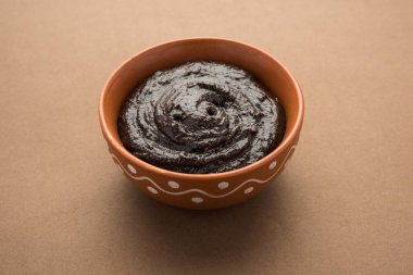 Chyawanprash ya da Chyavanprash, Hindistan 'ın Ayurvedic bağışıklık güçlendiricisinin mineraller ve besin zengini otlardan oluşan bir karışımıdır.