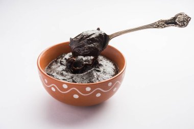 Chyawanprash ya da Chyavanprash, Hindistan 'ın Ayurvedic bağışıklık güçlendiricisinin mineraller ve besin zengini otlardan oluşan bir karışımıdır.