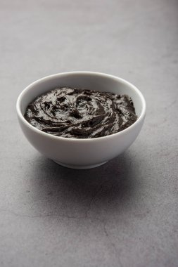 Chyawanprash ya da Chyavanprash, Hindistan 'ın Ayurvedic bağışıklık güçlendiricisinin mineraller ve besin zengini otlardan oluşan bir karışımıdır.