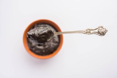 Chyawanprash ya da Chyavanprash, Hindistan 'ın Ayurvedic bağışıklık güçlendiricisinin mineraller ve besin zengini otlardan oluşan bir karışımıdır.