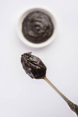 Chyawanprash ya da Chyavanprash, Hindistan 'ın Ayurvedic bağışıklık güçlendiricisinin mineraller ve besin zengini otlardan oluşan bir karışımıdır.