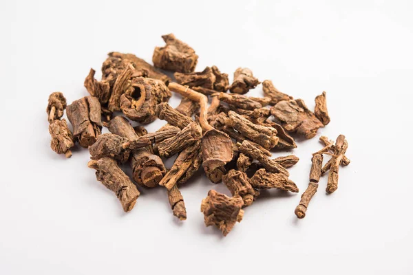 Raw Dried Indian Ayurvedic Sarsaparilla Used Treating Psoriasis Skin Diseases — Stock Photo, Image