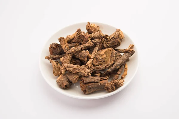 Raw Dried Indian Ayurvedic Sarsaparilla Used Treating Psoriasis Skin Diseases — Stock Photo, Image