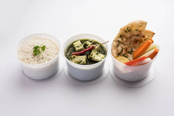 Palak Paneer Met Rijst Chapati Verpakt Een Plastic Container Klaar — Stockfoto