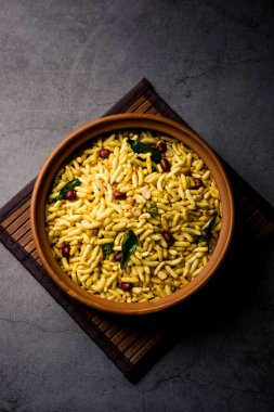 Puff Rice Chivda, murmurmurmura ya da mırıldanarak yapılan lezzetli ve baharatlı bir bhel ürünüdür.