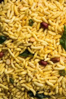 Puff Rice Chivda, murmurmurmura ya da mırıldanarak yapılan lezzetli ve baharatlı bir bhel ürünüdür.