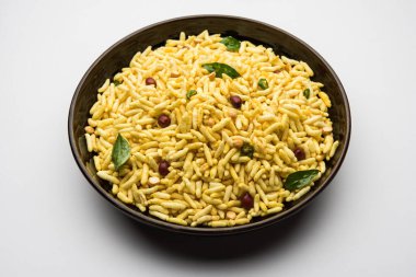 Puff Rice Chivda, murmurmurmura ya da mırıldanarak yapılan lezzetli ve baharatlı bir bhel ürünüdür.
