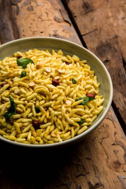 Puff Rice Chivda, murmurmurmura ya da mırıldanarak yapılan lezzetli ve baharatlı bir bhel ürünüdür.