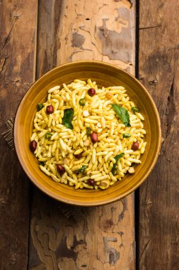 Puff Rice Chivda, murmurmurmura ya da mırıldanarak yapılan lezzetli ve baharatlı bir bhel ürünüdür.