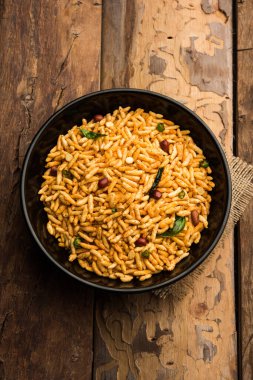 Puff Rice Chivda, murmurmurmura ya da mırıldanarak yapılan lezzetli ve baharatlı bir bhel ürünüdür.