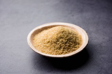 Gehu Dalia ya da Daliya olarak da bilinir. Çatlak ya da Kırık Buğday olarak da bilinir. Bir kâse ya da kaşıkta servis edilir.