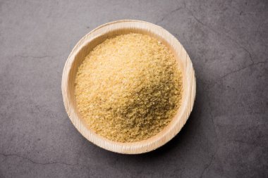 Gehu Dalia ya da Daliya olarak da bilinir. Çatlak ya da Kırık Buğday olarak da bilinir. Bir kâse ya da kaşıkta servis edilir.