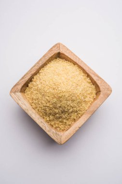 Gehu Dalia ya da Daliya olarak da bilinir. Çatlak ya da Kırık Buğday olarak da bilinir. Bir kâse ya da kaşıkta servis edilir.