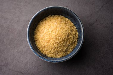 Gehu Dalia ya da Daliya olarak da bilinir. Çatlak ya da Kırık Buğday olarak da bilinir. Bir kâse ya da kaşıkta servis edilir.