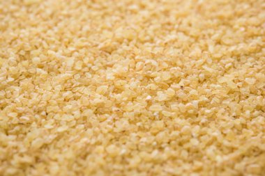 Gehu Dalia ya da Daliya olarak da bilinir. Çatlak ya da Kırık Buğday olarak da bilinir. Bir kâse ya da kaşıkta servis edilir.