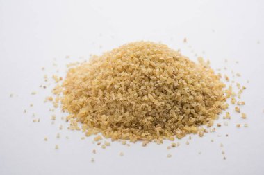 Gehu Dalia ya da Daliya olarak da bilinir. Çatlak ya da Kırık Buğday olarak da bilinir. Bir kâse ya da kaşıkta servis edilir.