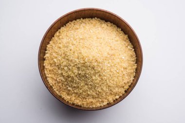 Gehu Dalia ya da Daliya olarak da bilinir. Çatlak ya da Kırık Buğday olarak da bilinir. Bir kâse ya da kaşıkta servis edilir.