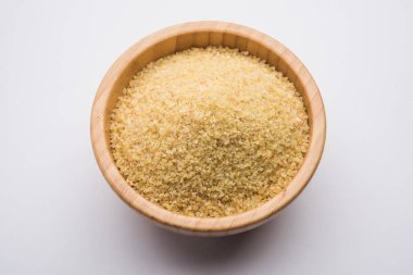 Gehu Dalia ya da Daliya olarak da bilinir. Çatlak ya da Kırık Buğday olarak da bilinir. Bir kâse ya da kaşıkta servis edilir.