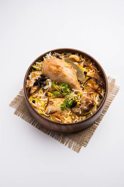 Restaurant Style Spicy Chicken Biryani Wooden Bowl Raita Salan Popular — Stock Photo, Image