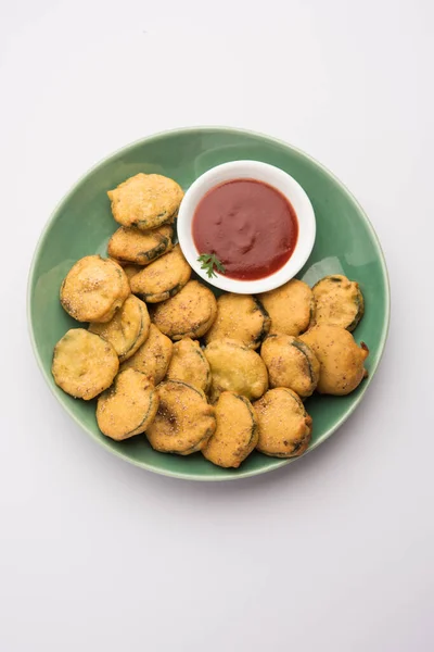 Esponja Gourd Fritters Gilki Bhaji Bajji Pakora Lanche Indiano Servido — Fotografia de Stock