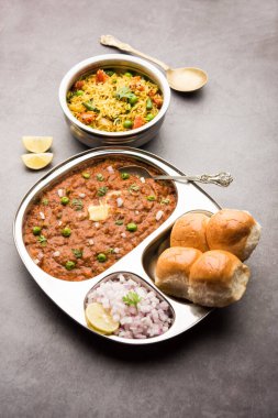 Mumbai Style Pav Bhaji ve Tawa Pulav, Hindistan 'ın popüler yol kenarı yemekleri.