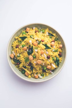 Power Kabuli Chana Poha veya Protein Rich Choley Pohe, Popüler Maharashtrian, Hint kahvaltı tarifi, seçici odaklanma