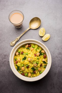 Power Kabuli Chana Poha veya Protein Rich Choley Pohe, Popüler Maharashtrian, Hint kahvaltı tarifi, seçici odaklanma