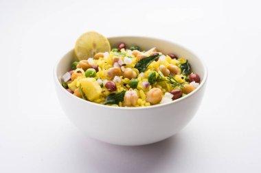 Power Kabuli Chana Poha veya Protein Rich Choley Pohe, Popüler Maharashtrian, Hint kahvaltı tarifi, seçici odaklanma