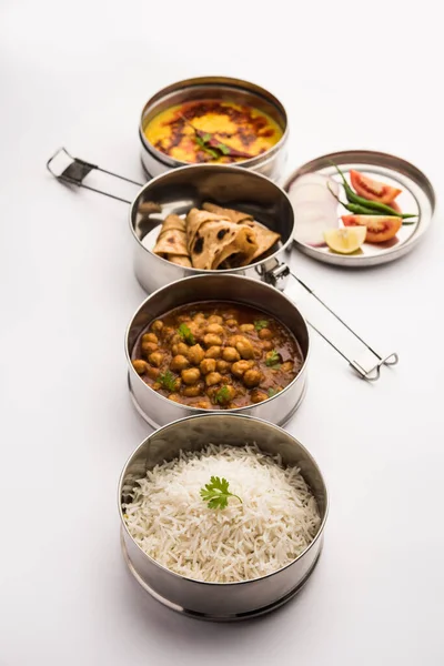 Indian Wegetariańskie Lunch Box Lub Tiffin Wykonane Stali Nierdzewnej Biura — Zdjęcie stockowe