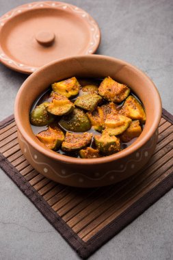 Ev yapımı Mango Turşusu veya Aam ka Achar bir kasede, seçici odaklı