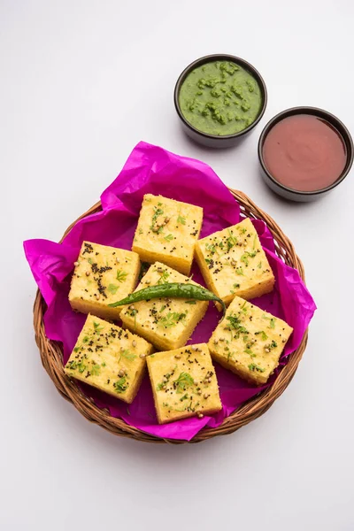 Gujarati Khaman Dhokla Hecho Usando Chana Dal Servido Con Chutney — Foto de Stock