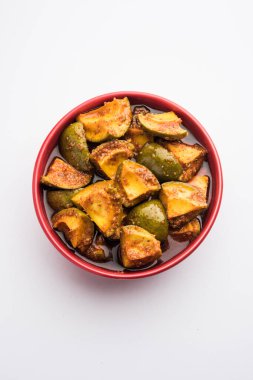 Ev yapımı Mango Turşusu veya Aam ka Achar bir kasede, seçici odaklı