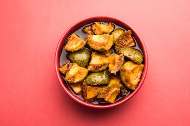 Ev yapımı Mango Turşusu veya Aam ka Achar bir kasede, seçici odaklı