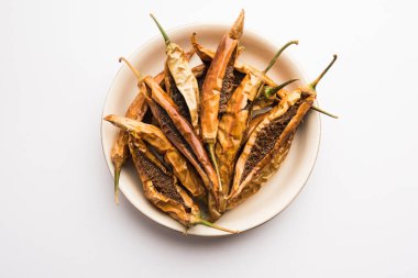 Hint Doldurulmuş Yeşil Biber veya Sandgi Mirchi, Maharashtrian mezesi.