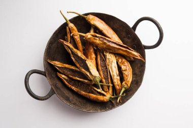 Hint Doldurulmuş Yeşil Biber veya Sandgi Mirchi, Maharashtrian mezesi.